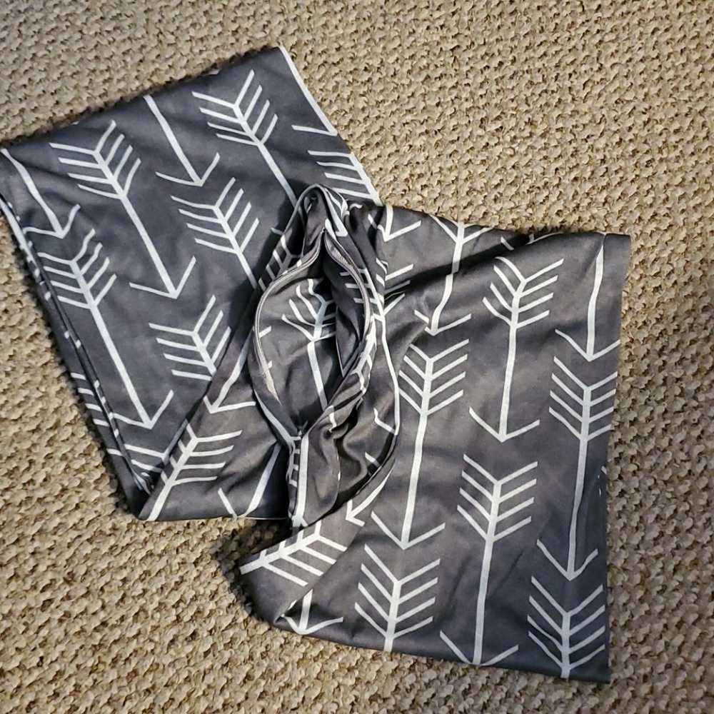Infinity scarf with pocket